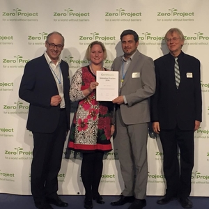 Gruppenfoto: Essl Foundation Gründer Martin Essel, LIFEtool Beraterin Romana Malzer, LIFEtool Geschäftsfürher David Hofer und Jakob von Uexküll, Gründer World Future Council